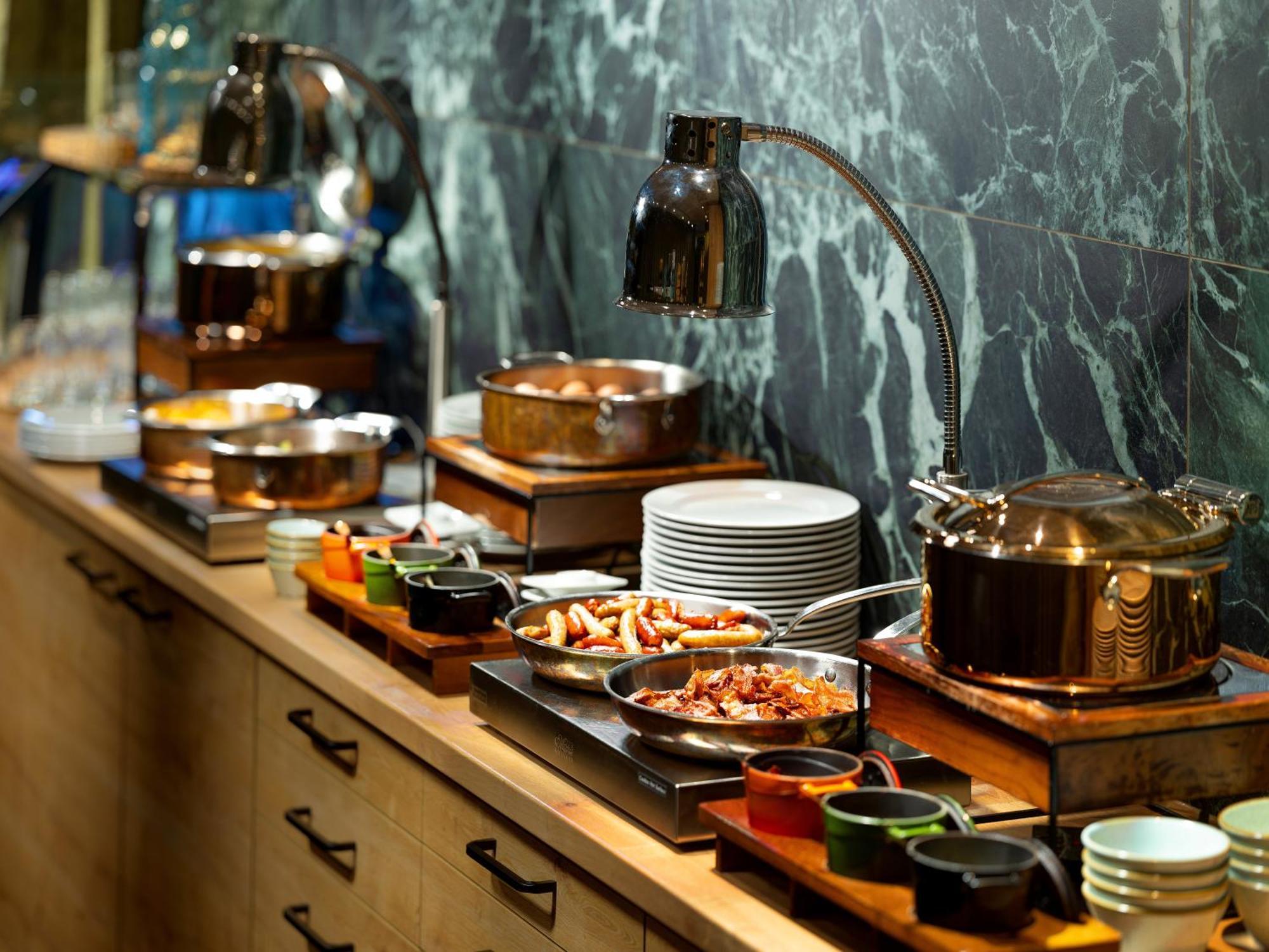 Mamaison Chain Bridge Hotel 4*